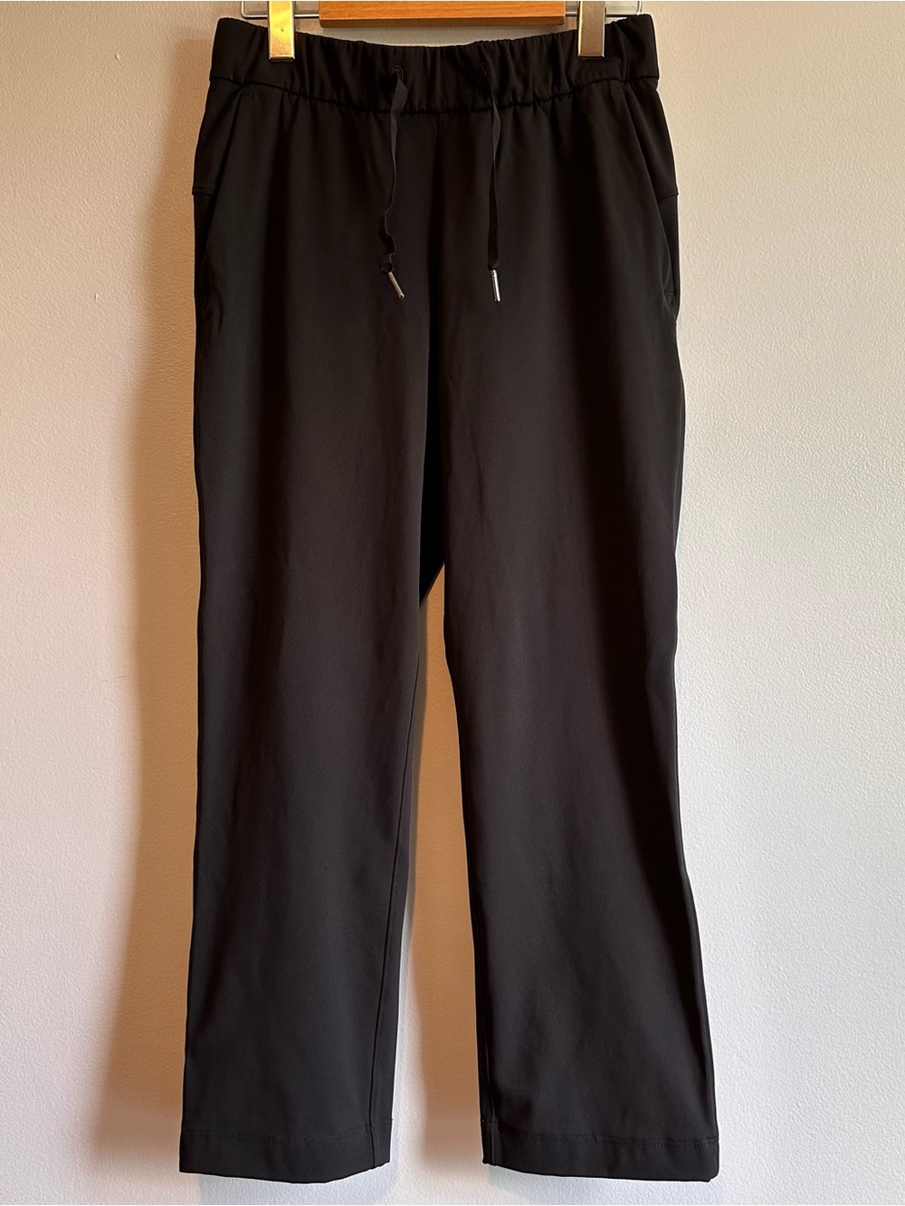 Lululemon Athletica Women’s Black High-Rise Cropped Pants with Pockets/Size 4